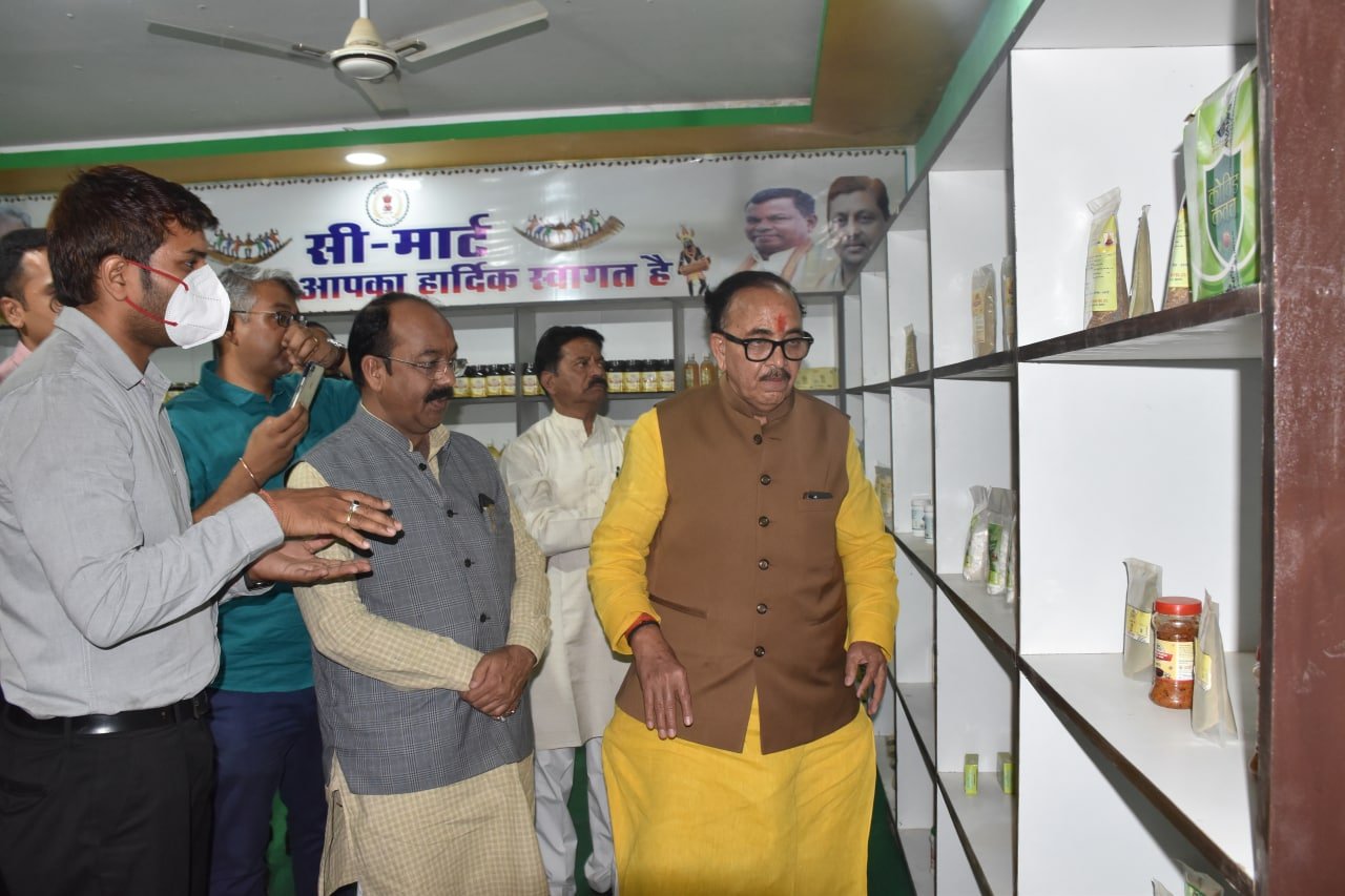 Union Minister inspected bamboo craft and D-mart