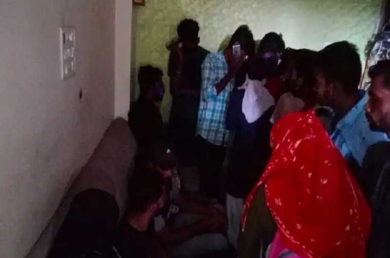 police caught 12 girls 11 boys in a guest house hotel