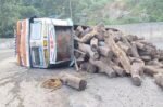 Truck overturned in Keshkal Ghat