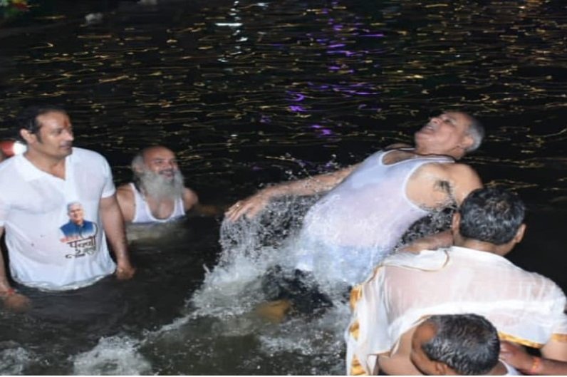 CM Baghel takes a holy dip