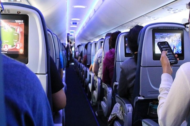 Passenger kissed attendant on flight