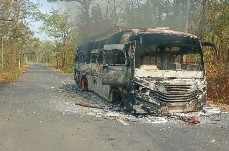 Naxalites set fire on passenger bus
