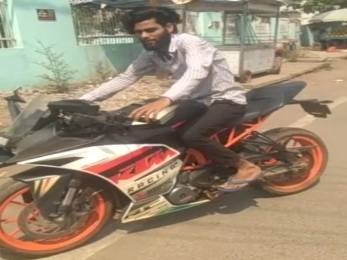 Miscreant absconding with bike arrested