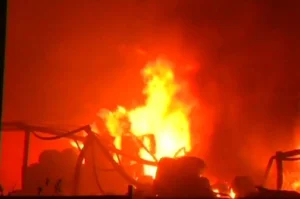 Fierce fire in moving car in dhamtari