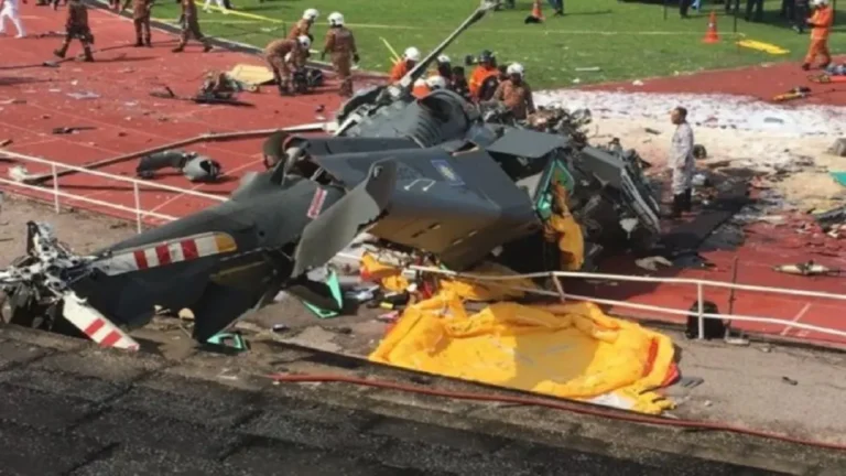 मिलिट्री के 2 हेलिकॉप्टर क्रैश, 10 लोगों की मौत; यहां युद्धाभ्यास के दौरान हुआ भीषण हादसा-Video